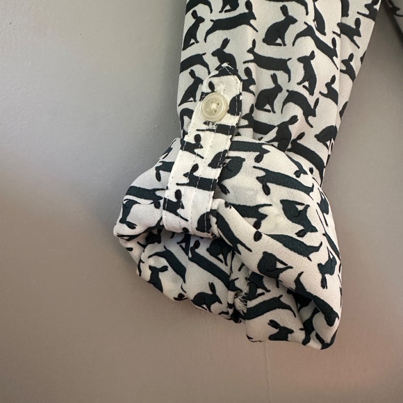 Flowy rabbit print button up blouse - Picture 5 of 7